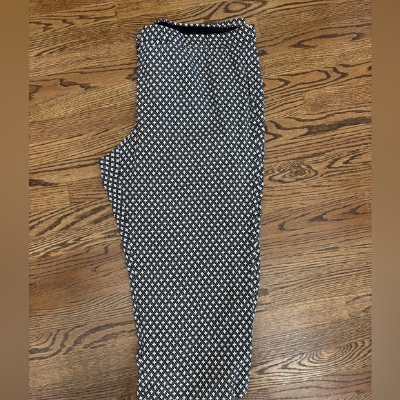 J. Jill size 28 Micro Floral Capris - Picture 1 of 8